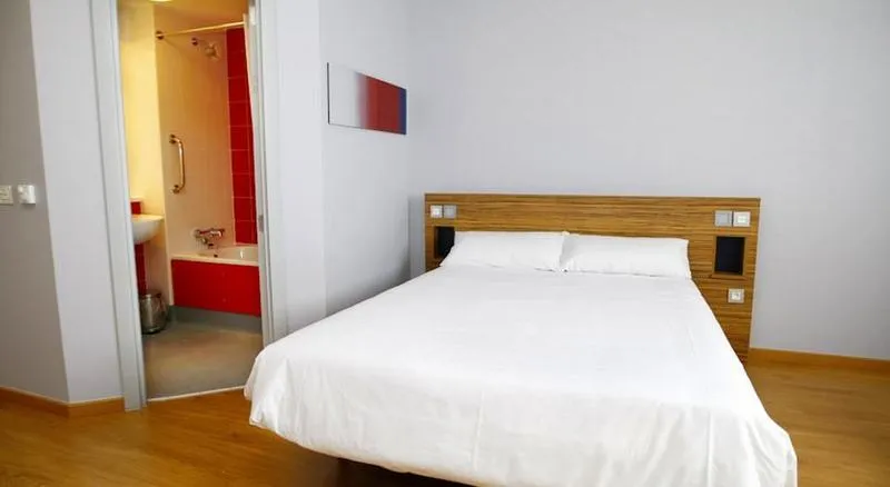 DOUBLE STANDARD Room, Travelodge Valencia Aeropuerto, Valencia