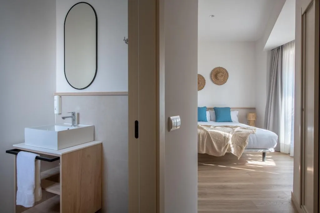 APARTMENT DELUXE TWO BEDROOM Room, Libere Malaga Plaza Del Siglo, Costa Del Sol