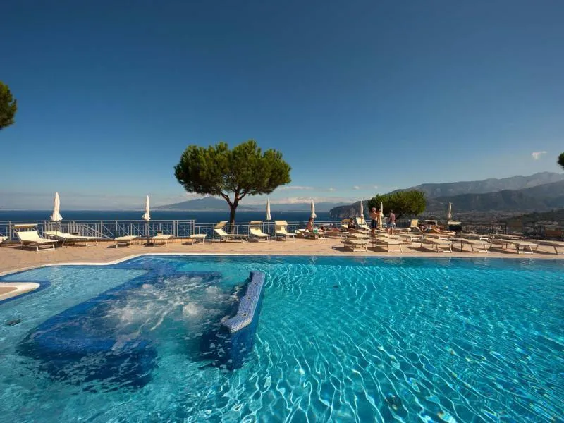 Pool, President, Naples
