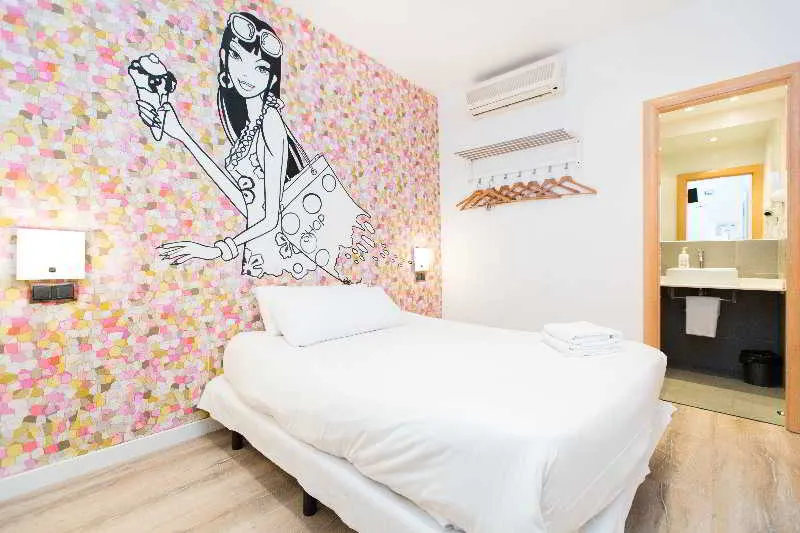 STUDIO STANDARD Room, AinB Las Ramblas-Colón Apartments, Barcelona