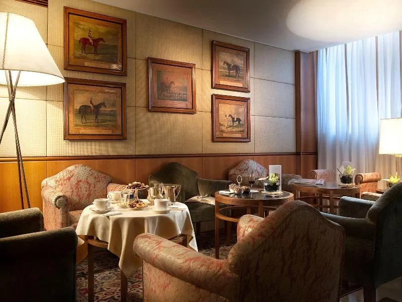 Bar, Cavour, Milan