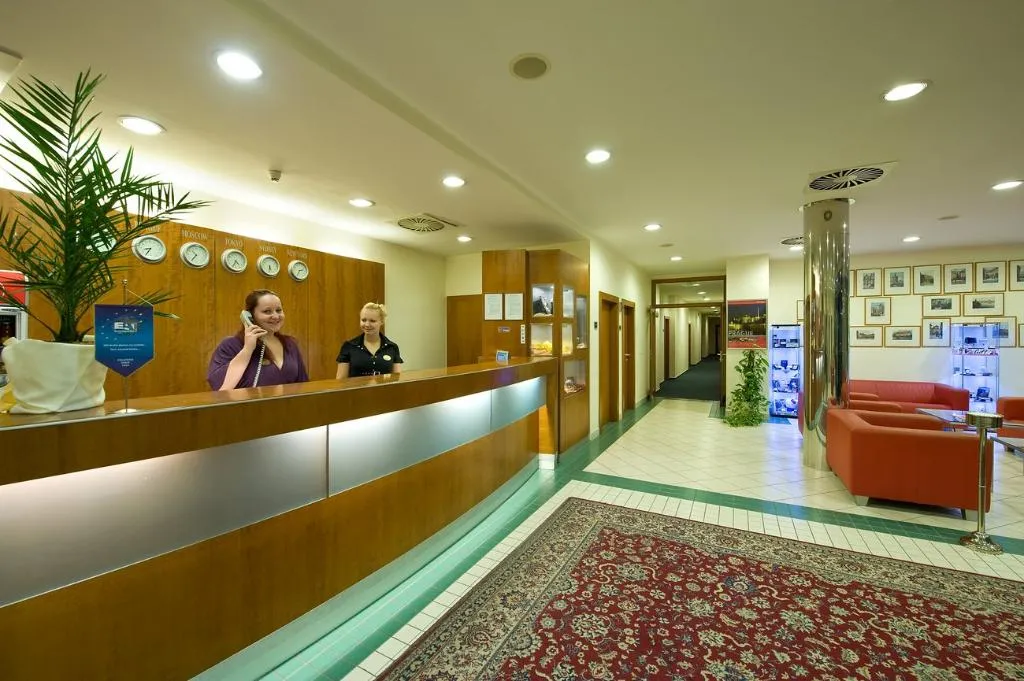 Lobby, Ramada Airport Prague, Prague
