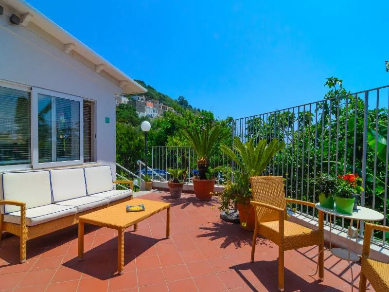 Terrace, Albergo Villa Giusto, Naples