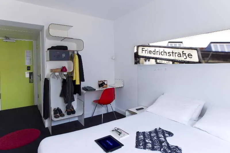 Room, Gat Point Charlie, Berlin