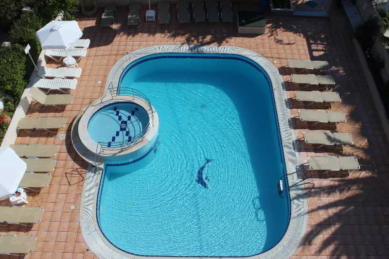 Pool, Elarin, Rhodes