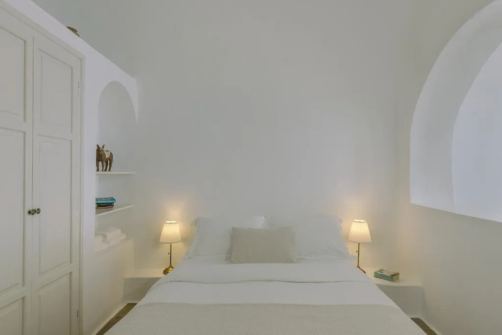 STUDIO DELUXE Room, Afroessa Hotel, Santorini