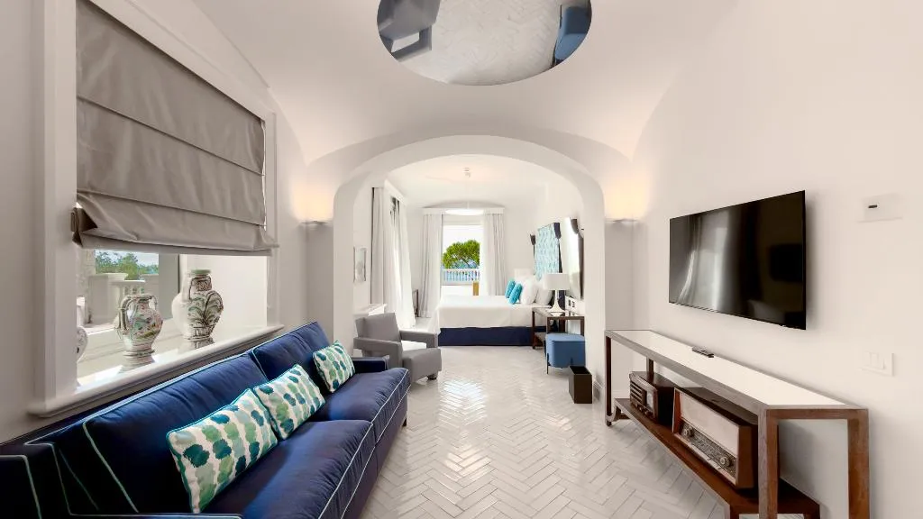 SUITE SEA VIEW WITH TERRACE Room, Grand Hotel Europa Palace, Naples