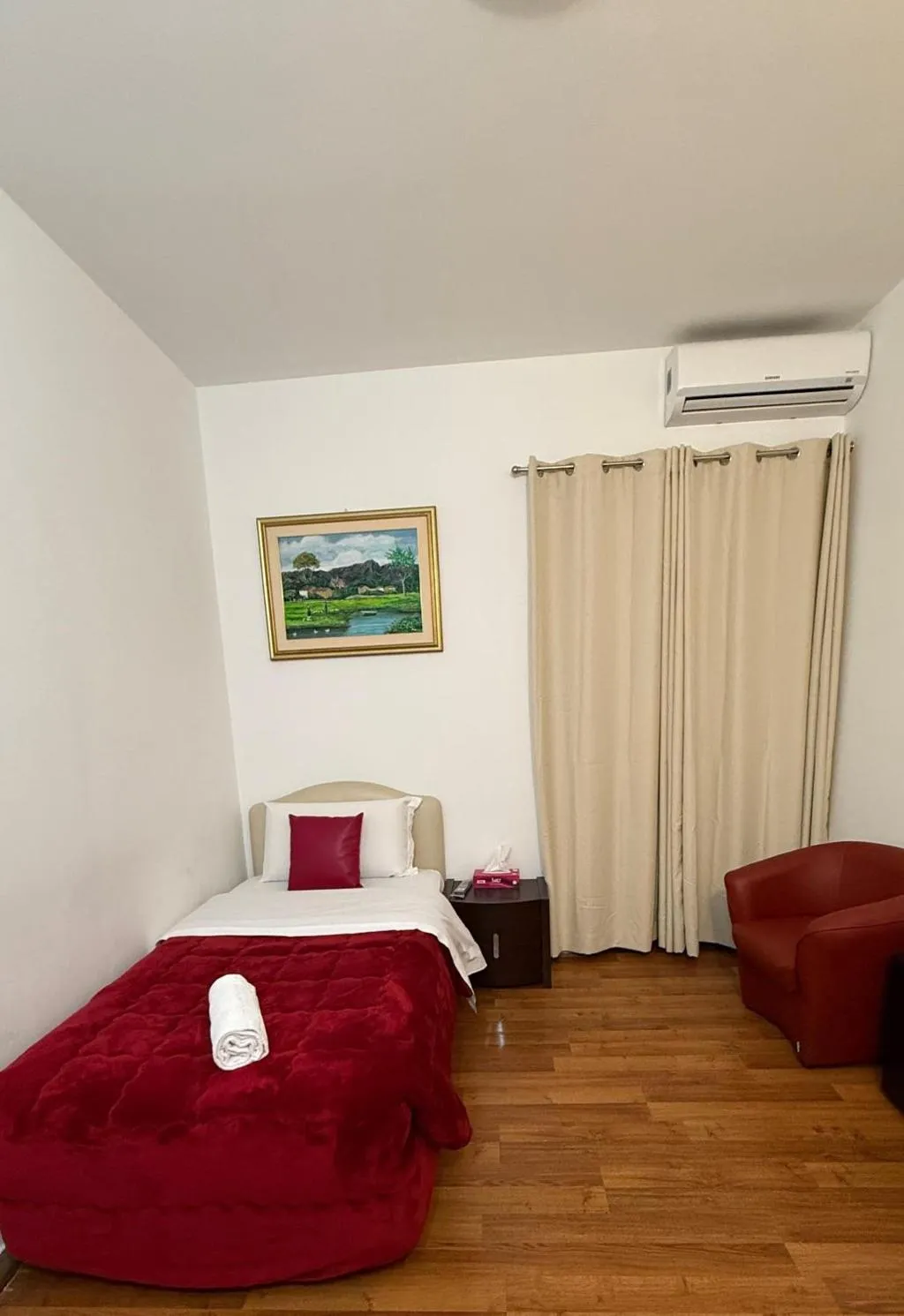 SINGLE WITH BALCONY Room, Two Ducks Hostel, Naples