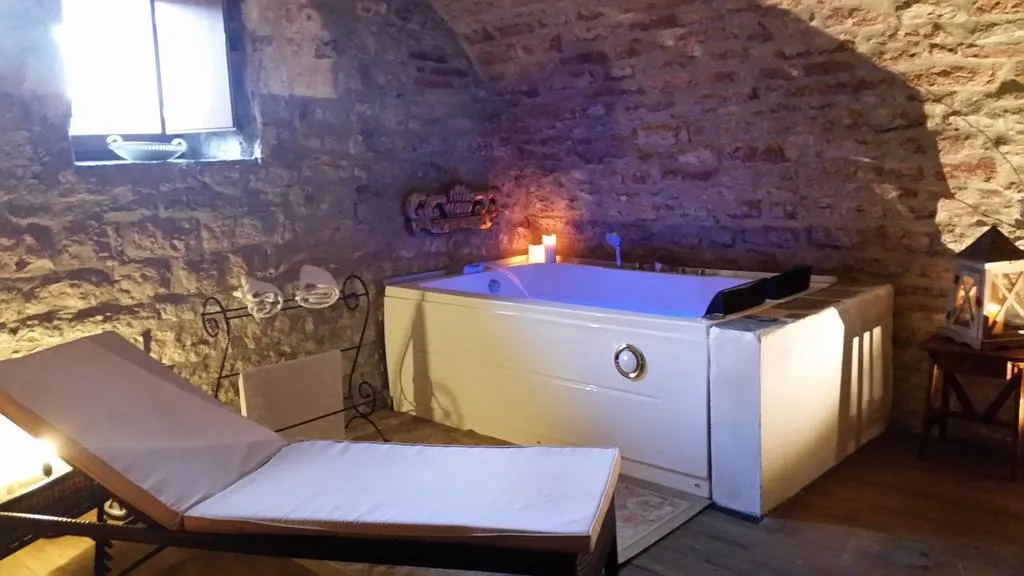SUITE WITH JACUZZI Room, Castello Valenzino, Perugia