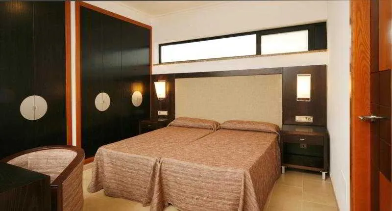 Room, Jade, Majorca