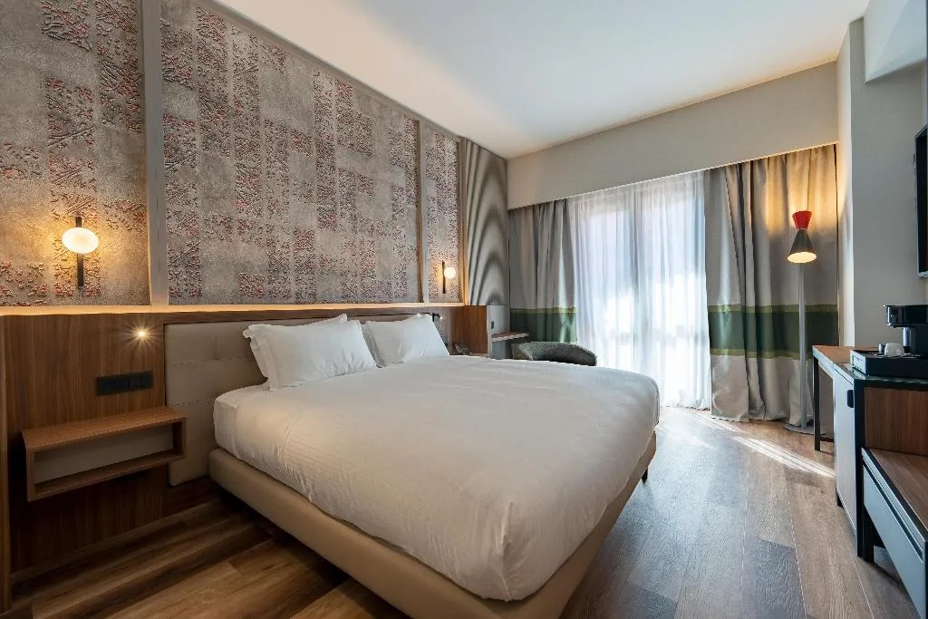 DOUBLE Accessible KING SIZE BED Room, Picciolo Etna Golf Resort & Spa, Curio Collection, Catania