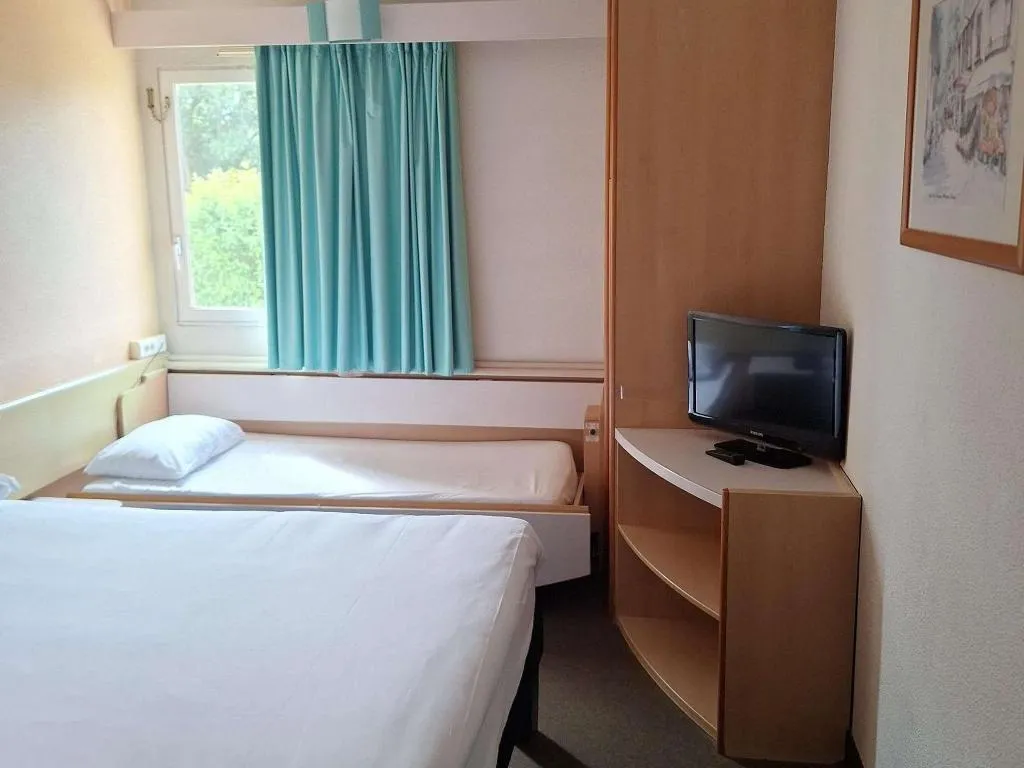 DOUBLE WITH DOUBLE BED Room, Ibis Setubal, Lisbon