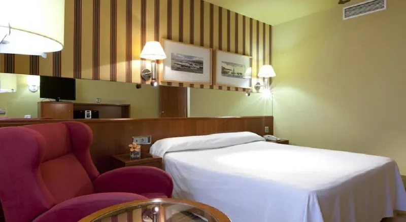 DOUBLE SINGLE USE STANDARD Room, Ilunion Les Corts Spa, Barcelona