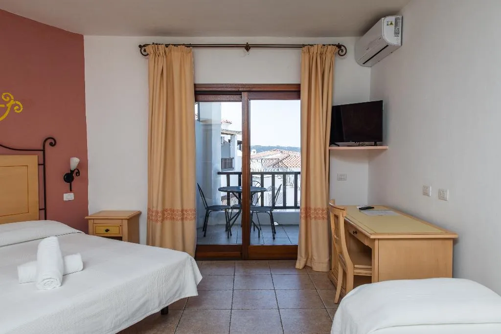 TRIPLE STANDARD Room, Hotel Pedra Santa, Olbia