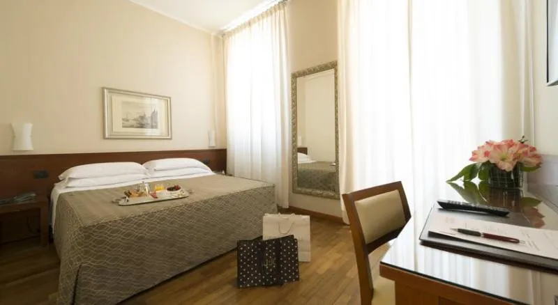 Room, Fenice Hotel Milan, Milan