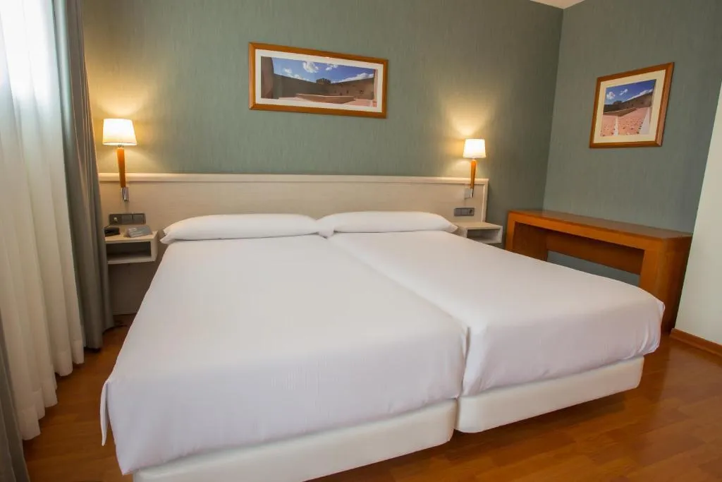 QUADRUPLE STANDARD Room, Alaquas, Costa Blanca