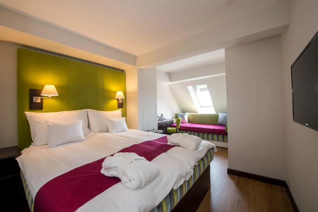 DOUBLE CAPACITY 3 Room, The Three Corners Hotel Art, Budapest