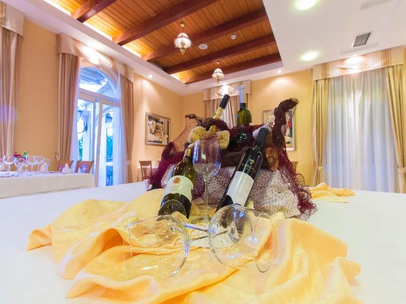 Restaurant, Spongiola, Split