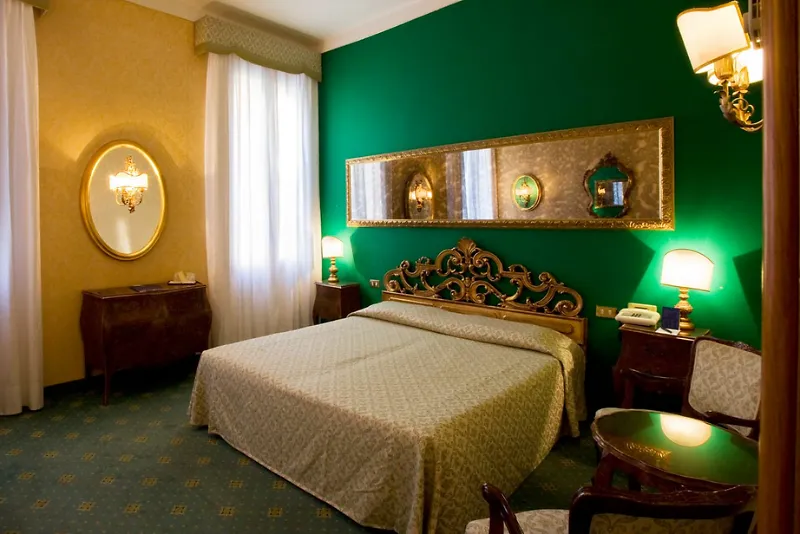 General view, Amadeus, Venice