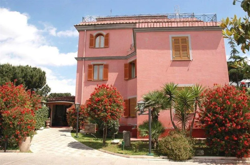General view, Arco Di Travertino, Rome