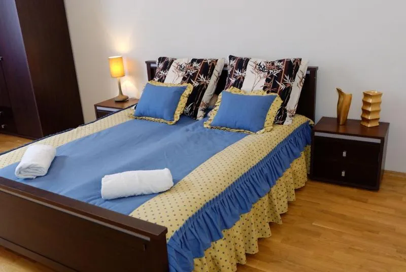 APARTMENT CAPACITY 6 THREE BEDROOM Room, P&J Tourist Apartments, Krakow