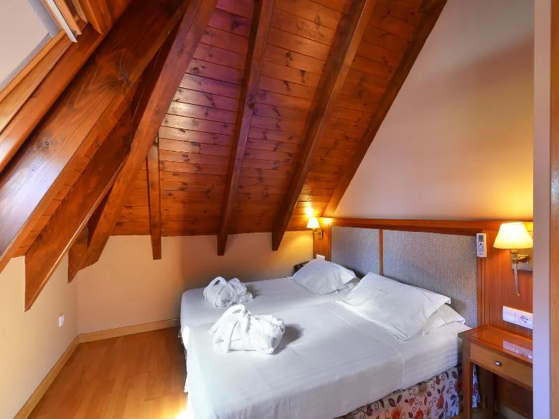 FAMILY ROOM CAPACITY 4 Room, Hotel Spa Acevi Val d'Aran, Costa Brava