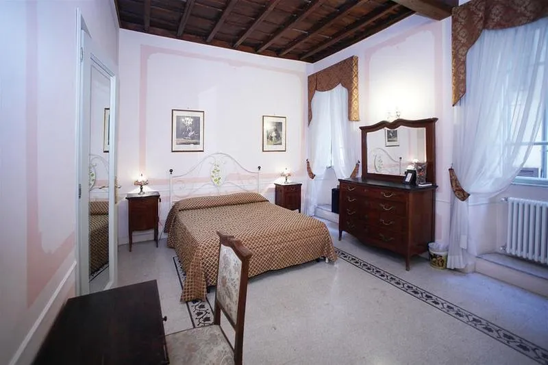 General view, La Maison dell'Orologio, Rome