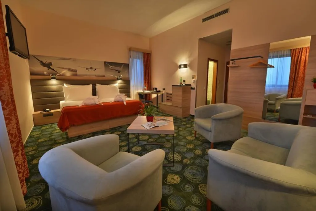 JUNIOR SUITE KING BED NON SMOKING Room, Ramada Airport Prague, Prague