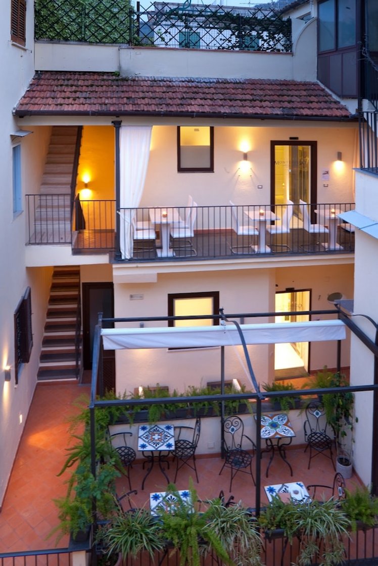 Palazzo Montefusco, Naples