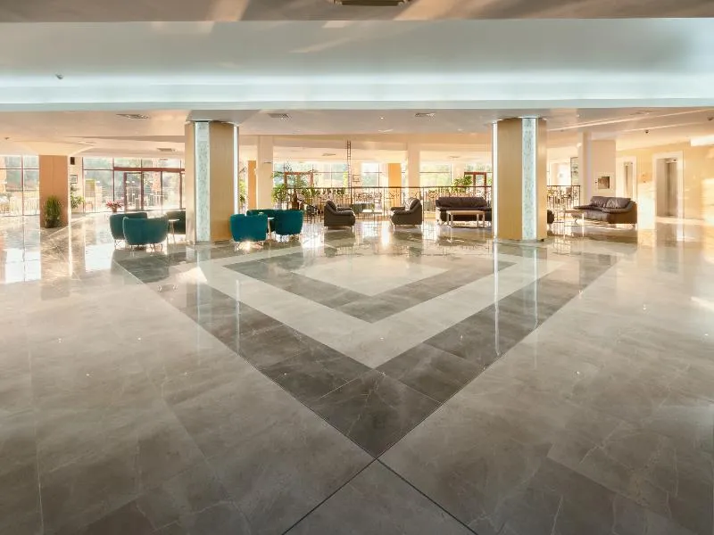 Lobby, Kristal, Varna