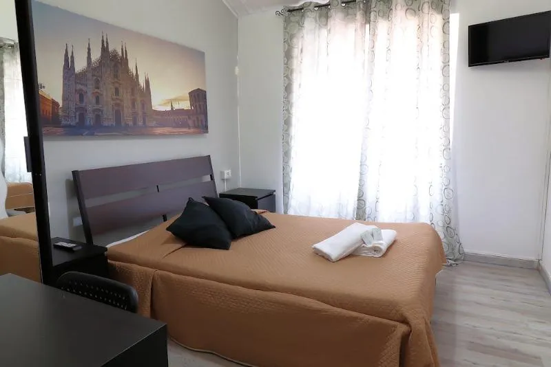 DOUBLE SINGLE USE ECONOMY WITH SHARED BATHROOM Room, Guest House Minas, Milan