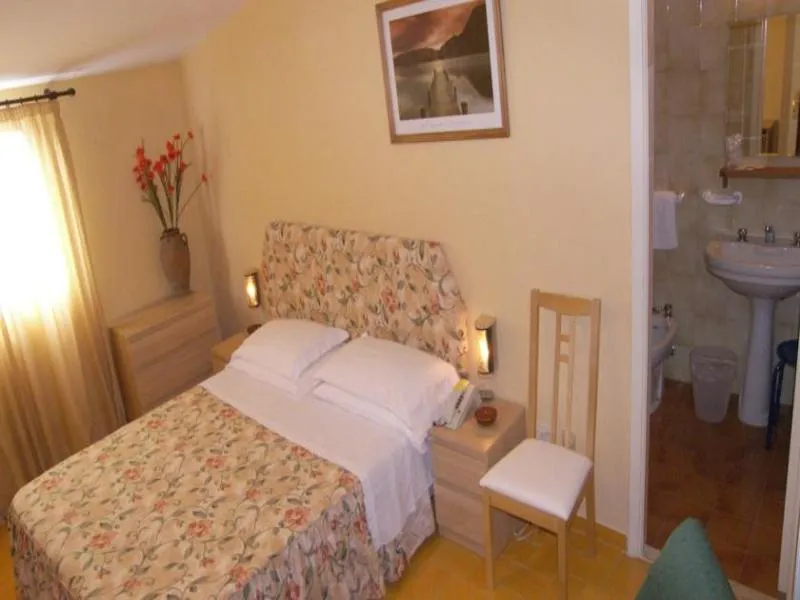 Room, Villa Fiorita, Naples