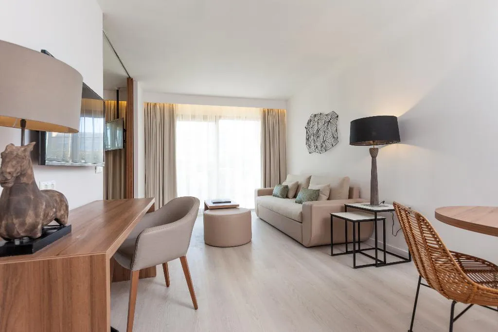 SUITE POOL VIEW Room, Zafiro Palace Alcudia, Majorca