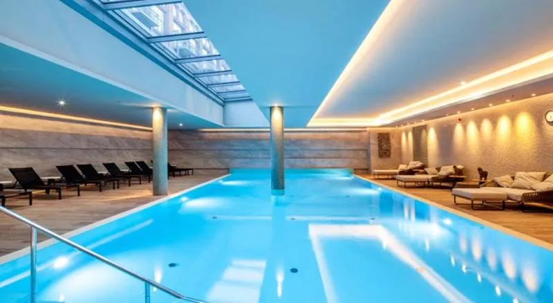 Pool, Titanic Chaussee Berlin, Berlin