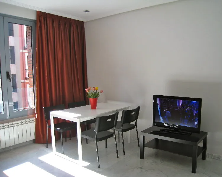 Room, KM1 San Bernardo Apartments, Madrid