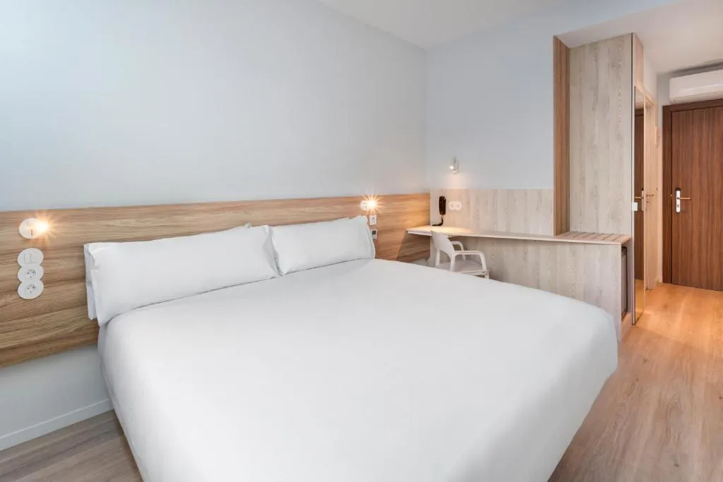 DOUBLE STANDARD Room, B&B Hotel Lisboa Oeiras, Lisbon