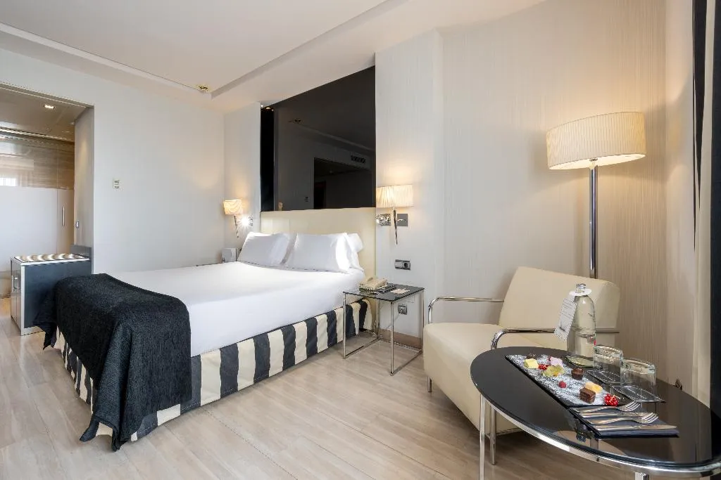 Room, Santos Maydrit Airport, Madrid