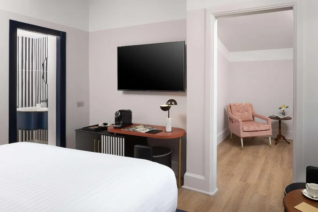 Room, Anglo American Hotel Florence, Curio Collection, Florence