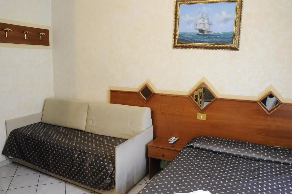 TRIPLE STANDARD Room, Hotel Farini, Rome