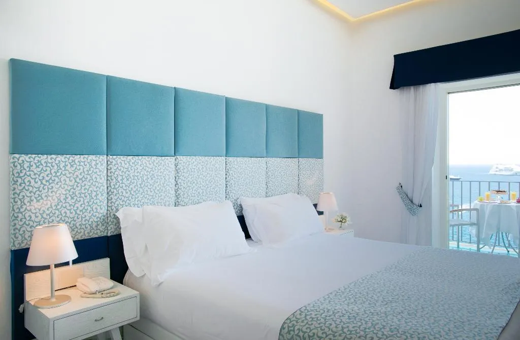 Double or Twin DELUXE Room, Miramalfi, Naples