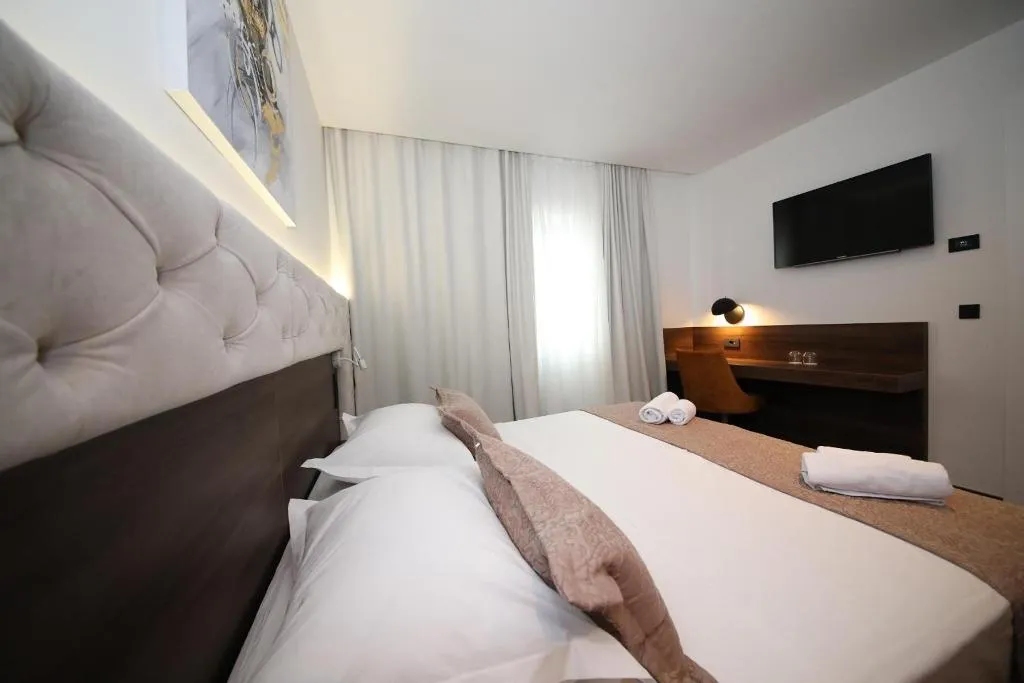 Double or Twin TWO BEDS Room, Hotel Scala, Split