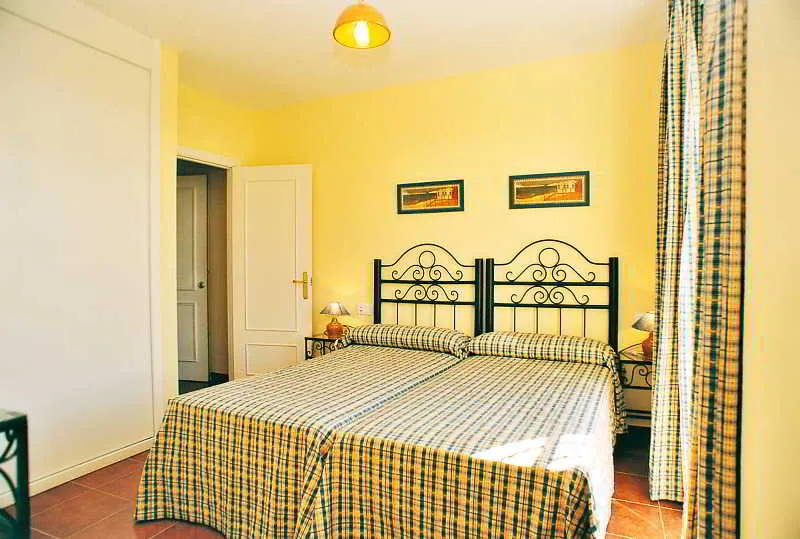 Room, Leo Islamar, Costa De La Luz