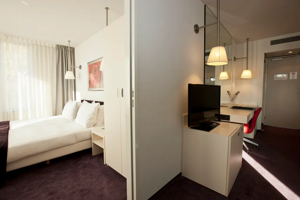 QUADRUPLE DELUXE Room, WestCord Art Hotel Amsterdam 4, Amsterdam