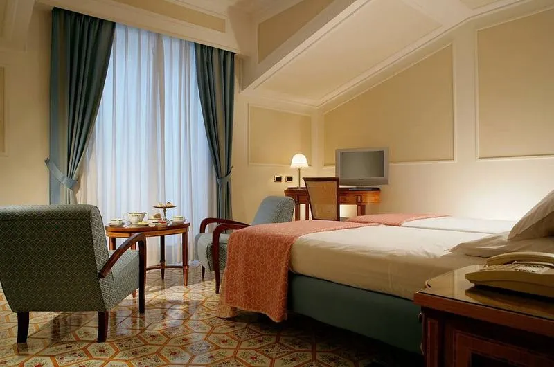 Double or Twin BASIC Room, Grand Hotel Royal, Naples