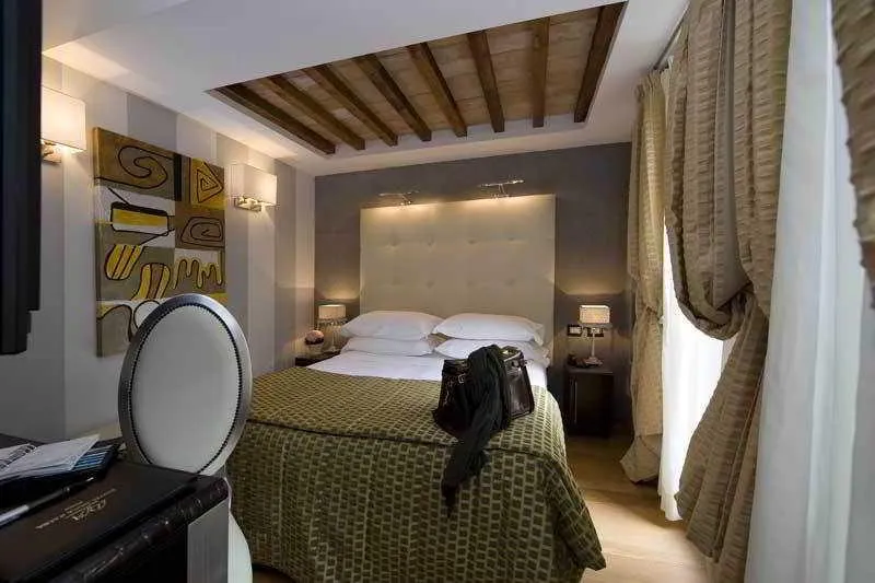 Room, Duca d'Alba, Rome