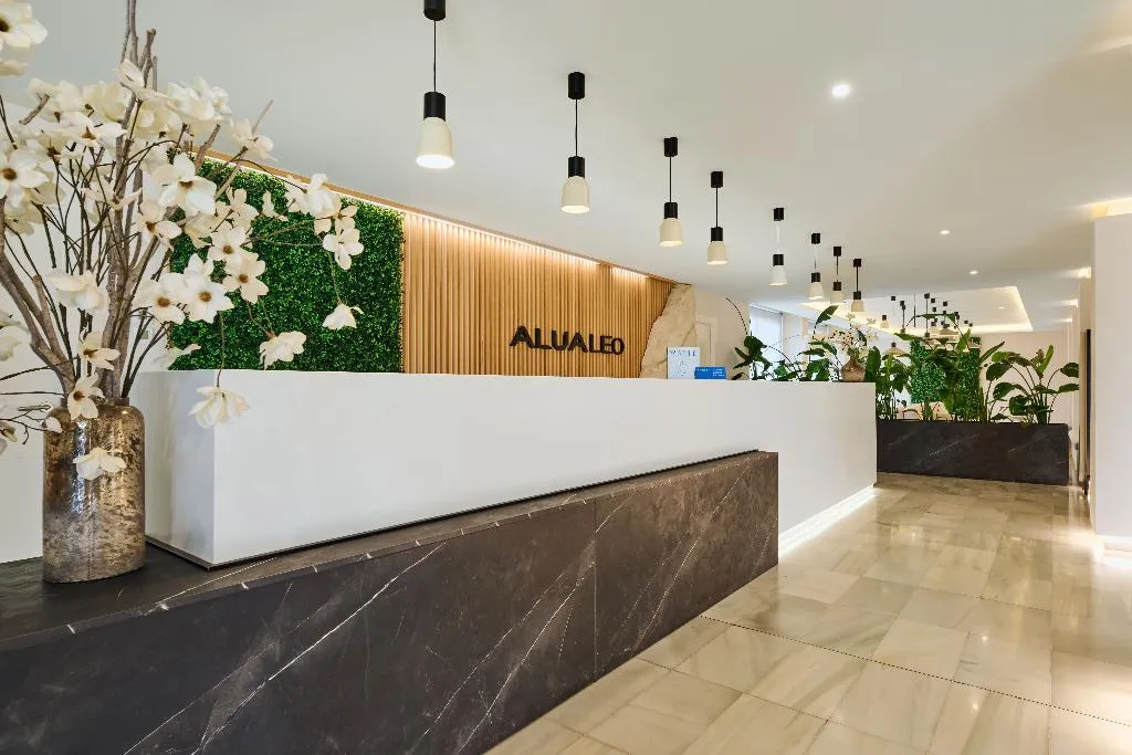 Lobby, Alua Leo, Majorca