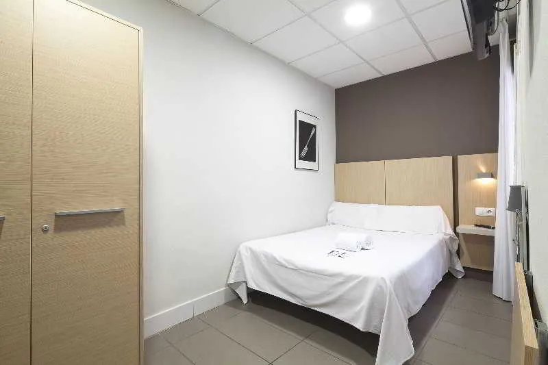Room, Putxet by Gaiarooms, Barcelona