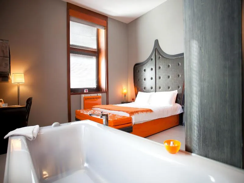 JUNIOR SUITE KING SIZE BED Room, Orange Hotel, Rome