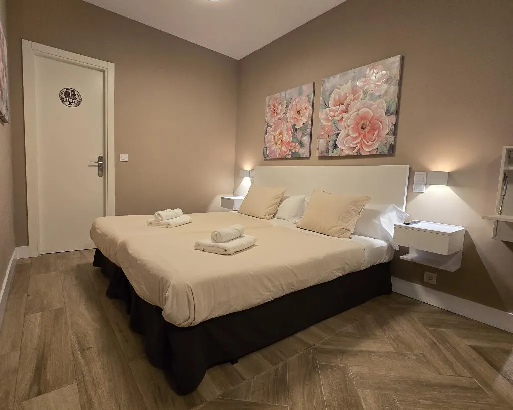 Room, El Palacete De La Almudayna, Madrid