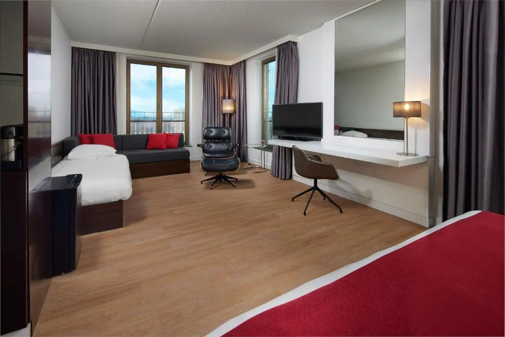 TRIPLE STANDARD Room, WestCord Fashion Hotel Amsterdam, Amsterdam